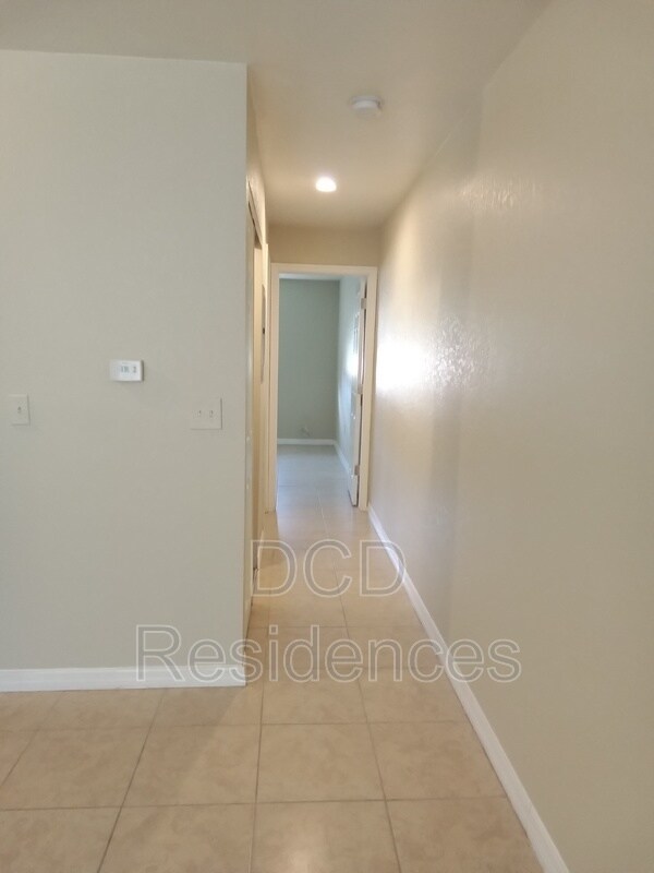 Building Photo - 612 Sally Ln S