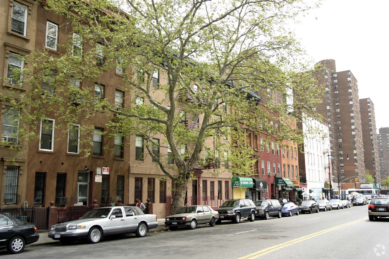 Building Photo - 161 E 106th St