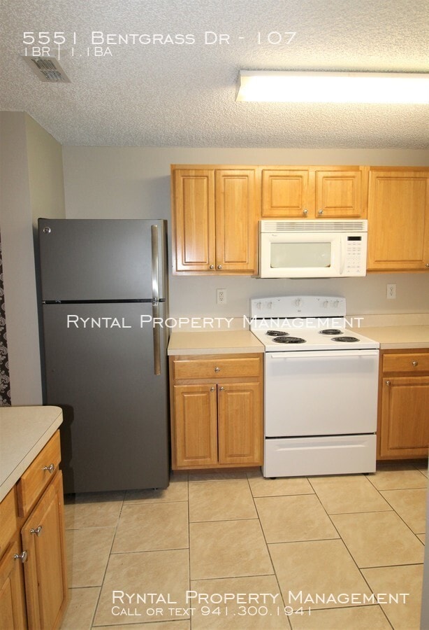Building Photo - 5551 Bentgrass Dr