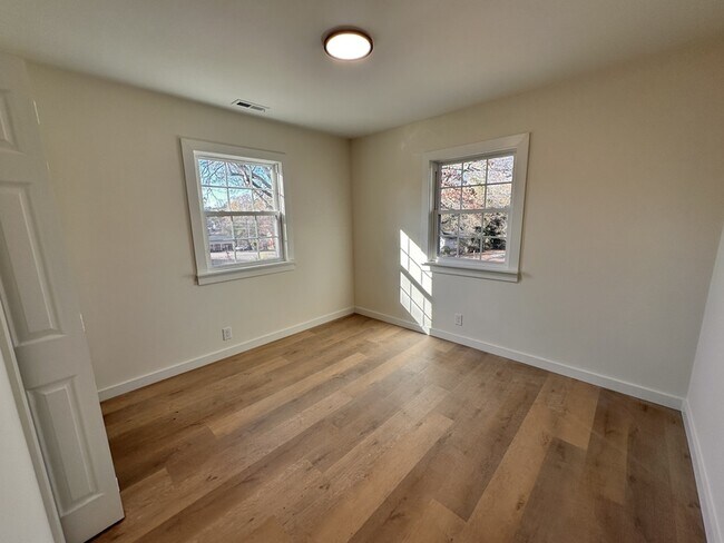 Foto del edificio - 6037 Dahlgren Ave