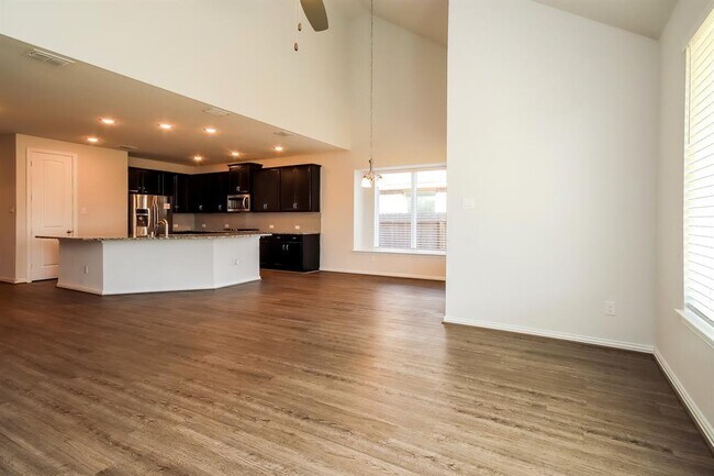 Building Photo - 24323 Huntcliff Dr