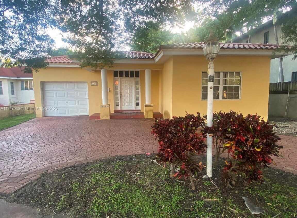 Foto principal - 3739 Sheridan Ave