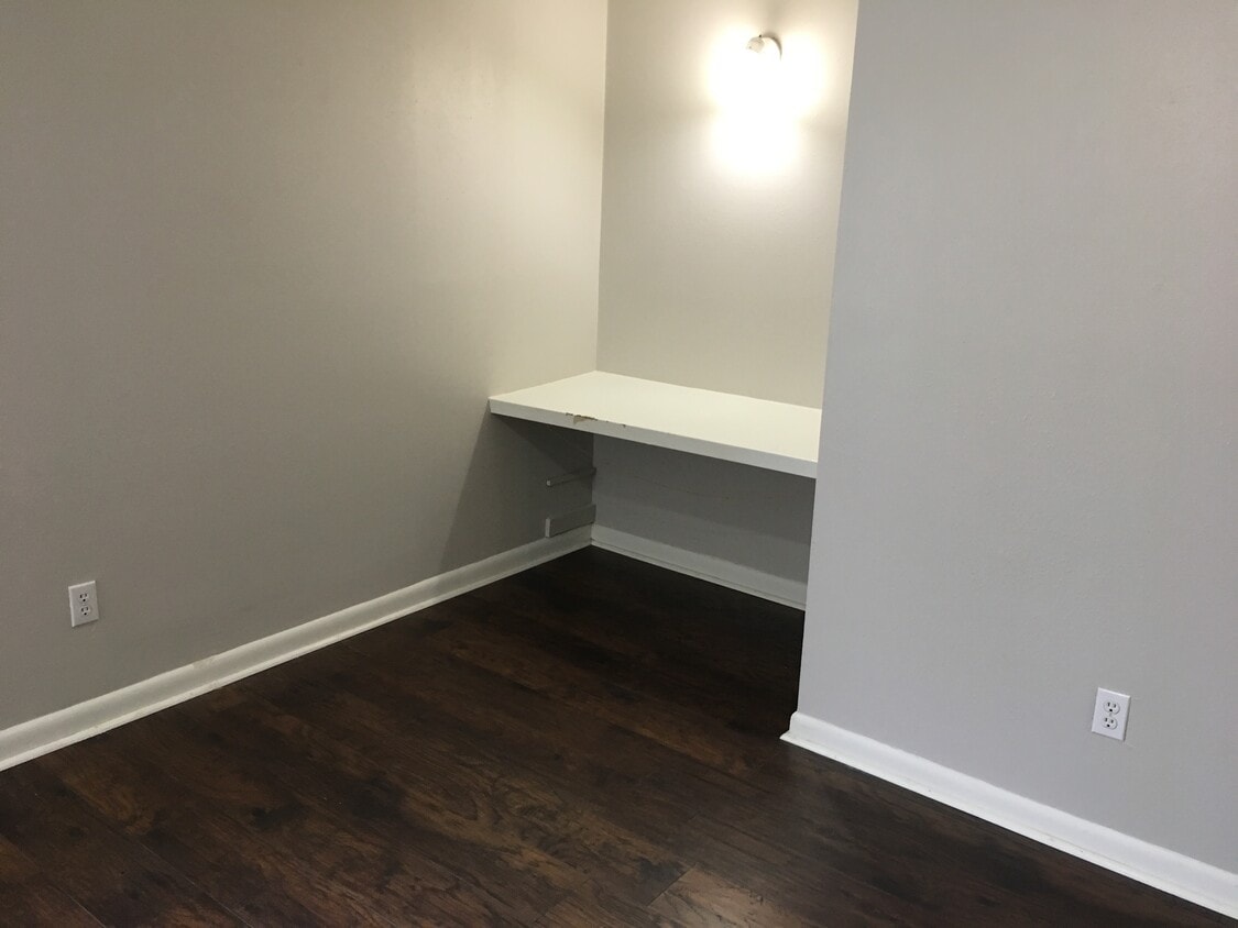Desk Area in bedroom - 901 Lamar Street