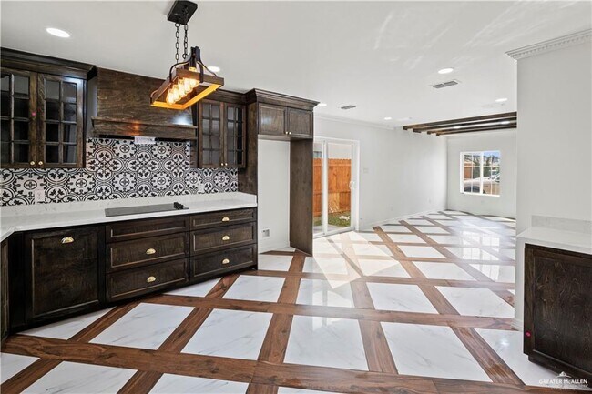 Building Photo - 1409 Karen Dr