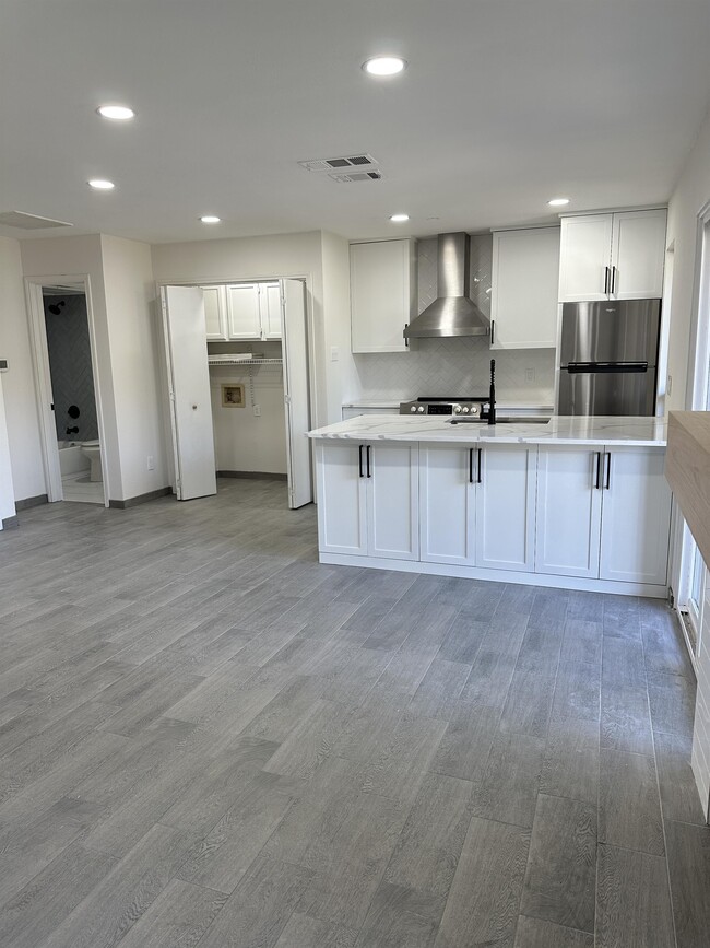 Photo - 5916 Gaston Ave Townhome