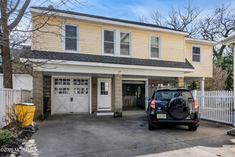 Building Photo - 308 Hume St