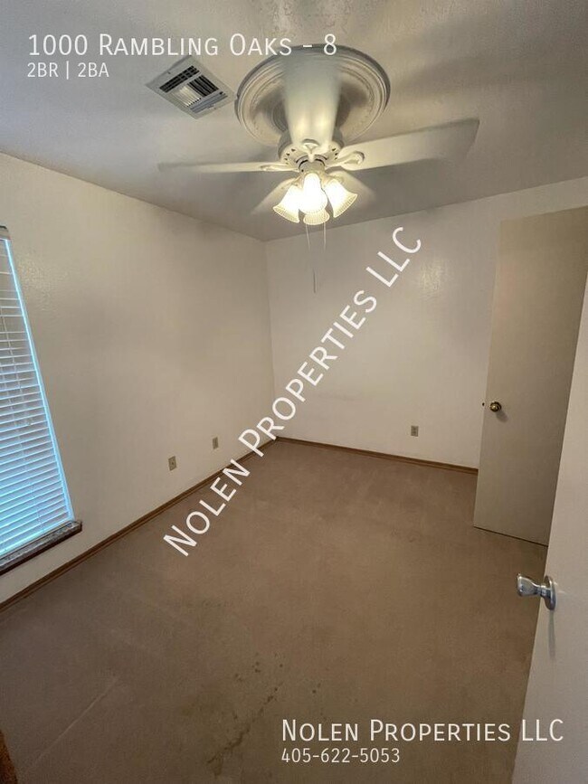 Building Photo - 1000 Rambling Oaks Dr