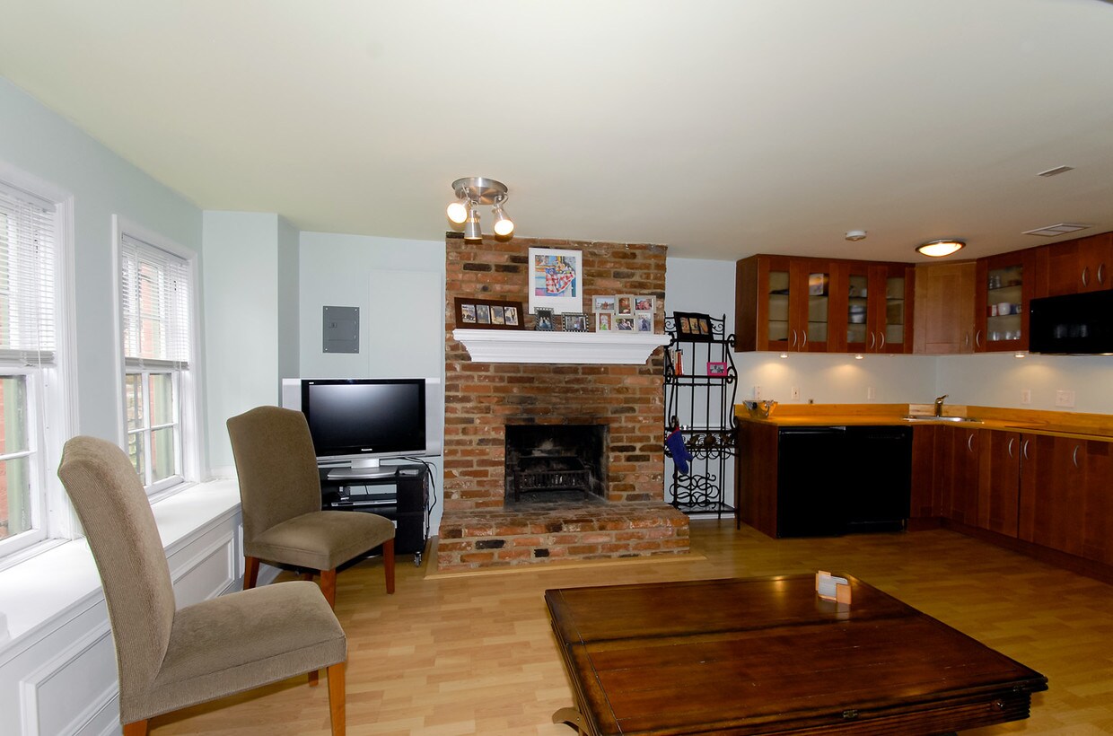 Foto principal - 1007 Constitution Ave NE