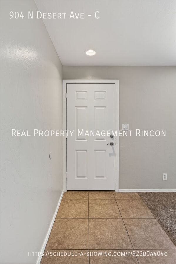 Building Photo - 904 N Desert Ave