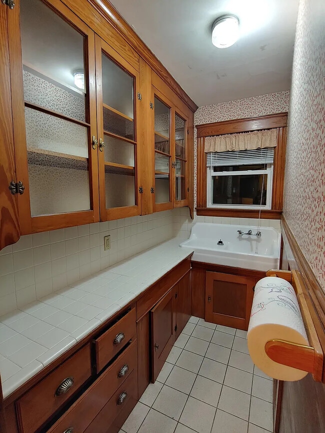 Building Photo - 18 Pearl St