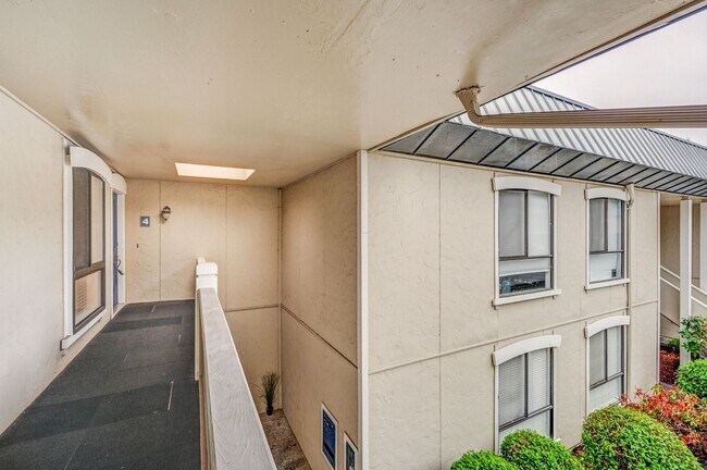 Foto del edificio - Cozy Condo, Smack-dab in the Middle of Bellevue