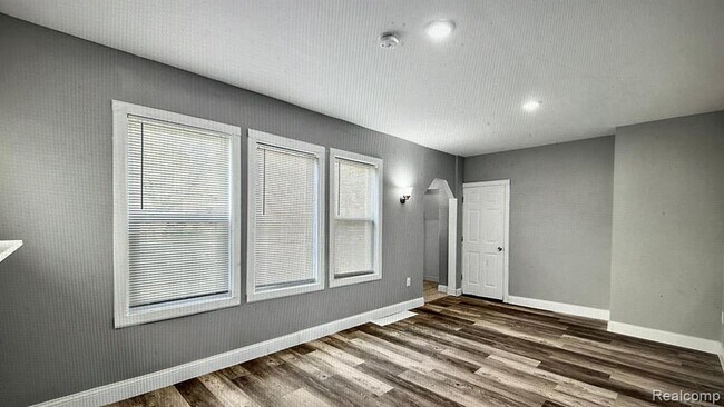 Building Photo - 18121 Bentler St