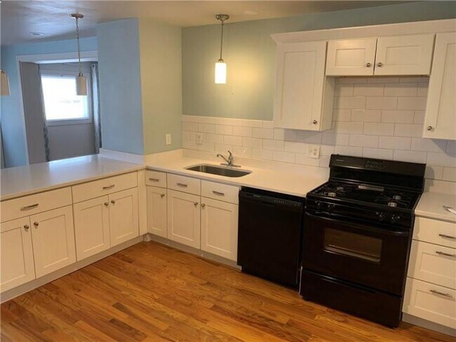 Foto del edificio - 3 bedroom in Barrington RI 02806