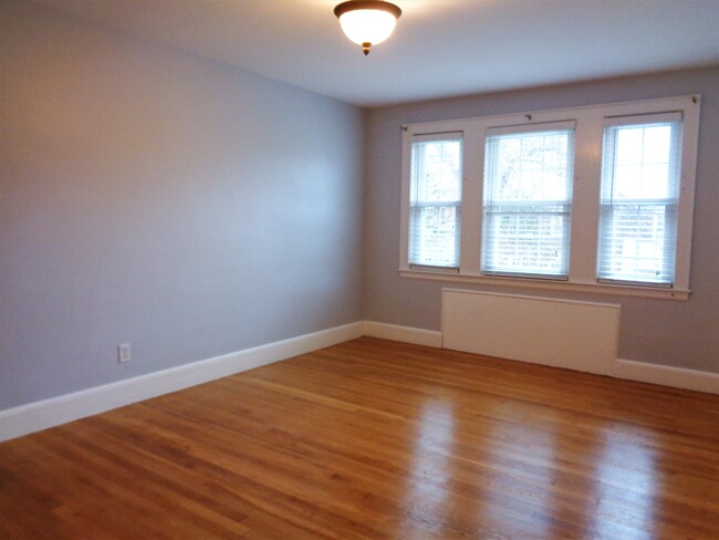 Building Photo - 55 Cottage Farm Rd