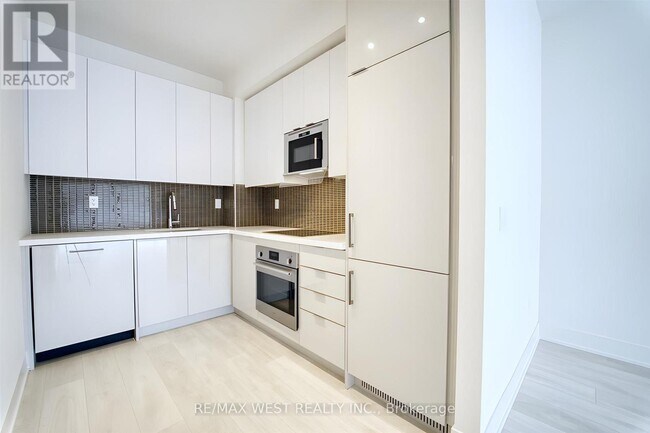 Building Photo - 2908 Hwy 7