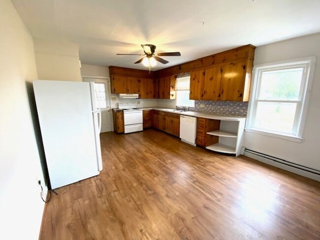 Building Photo - ONE LEVEL Single Family Home Close To Interstates!