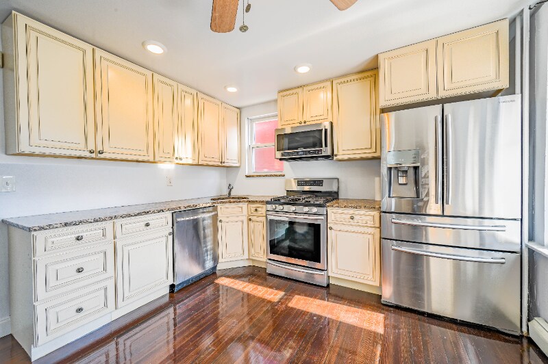 Primary Photo - 1637 Mahan Ave