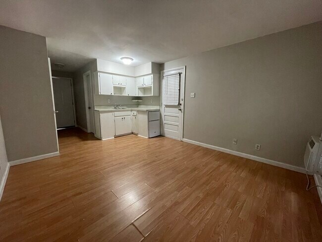 Foto del edificio - 220 S Laurel Ave