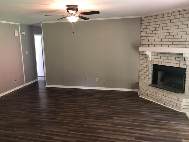 Building Photo - 5110 Somerset Dr W
