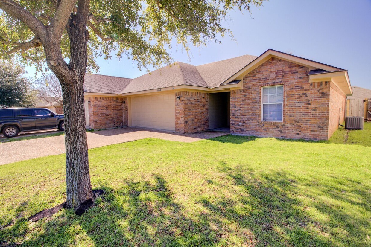 Primary Photo - Cougar Ridge Duplex