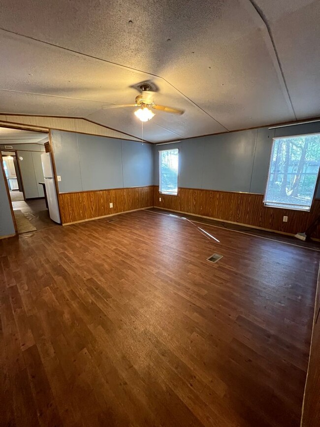 Building Photo - Coming Soon 2 bedroom 2 bathroom single wi...