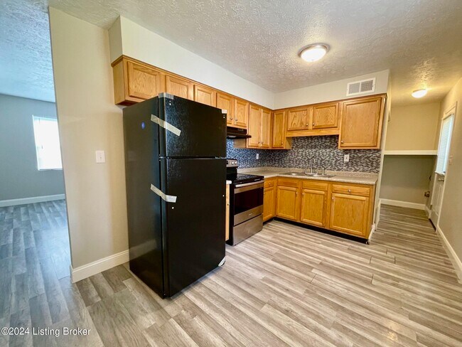 Foto del edificio - 5603 Oakridge Pl