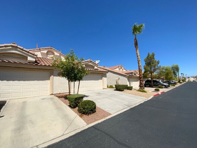 Foto del edificio - Charming 2 Bed, 2 Bath Property Located in Henderson, NV