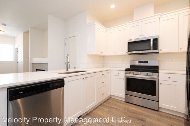 Building Photo - 3 br, 2.5 bath House - 2552 NE Purcell Blvd.