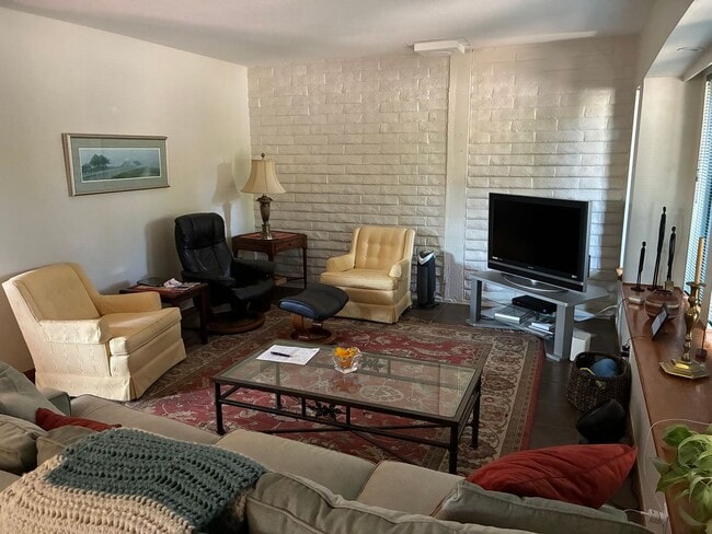 Building Photo - 2125 Bueno Dr