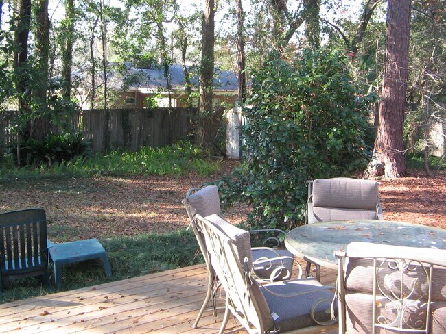Building Photo - Well Maintained Single Family Home Availab...