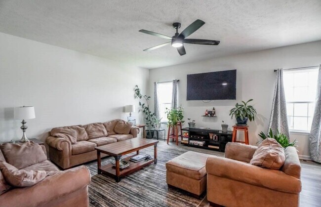 Foto del edificio - 6693 Harrington Court Avenue NE