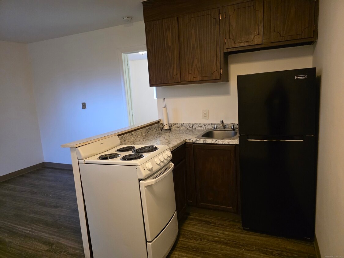 Primary Photo - 26 Crandall Hill Rd