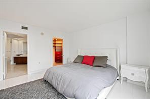 Building Photo - Sunny Isles Boulevard, Sunny Isles Beach, FL 33160 - 3 BR 2 BA condo