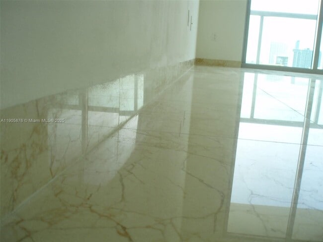 Foto del edificio - 333 NE 24th St