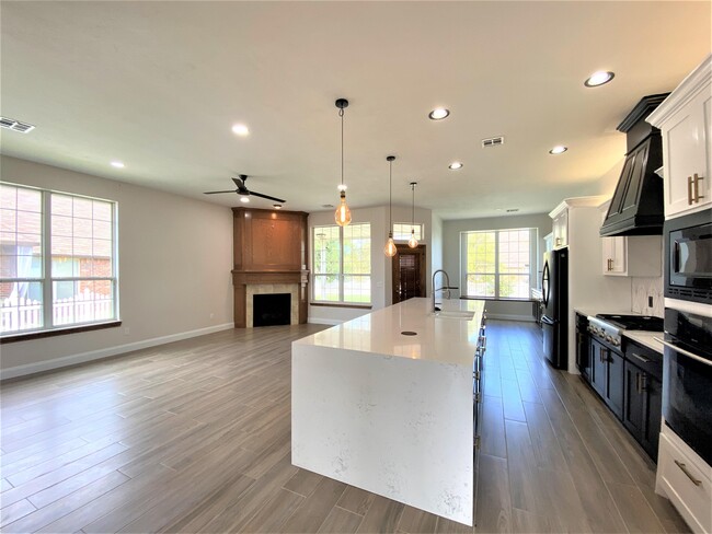 Foto del edificio - 16700 Brewster Ln