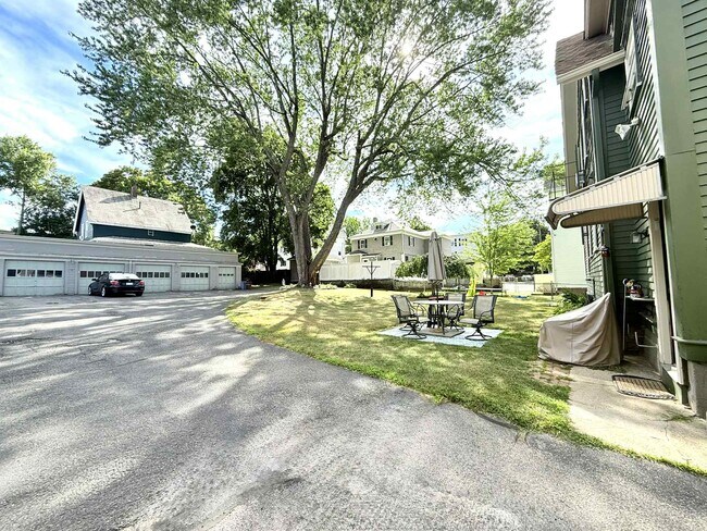 Foto del edificio - 397 Carrington Ave