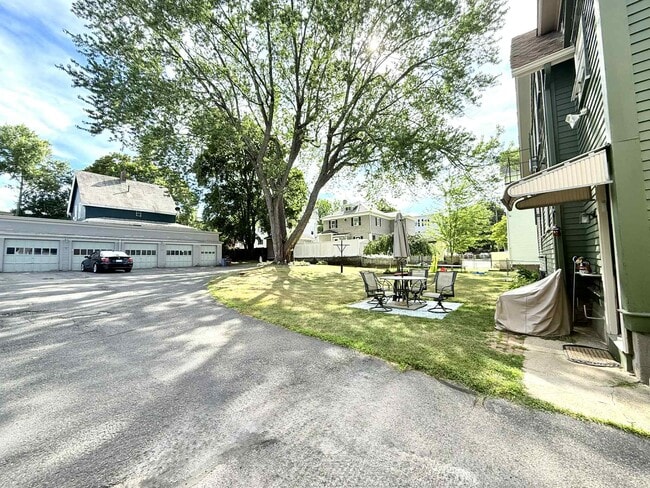 Building Photo - 397 Carrington Ave
