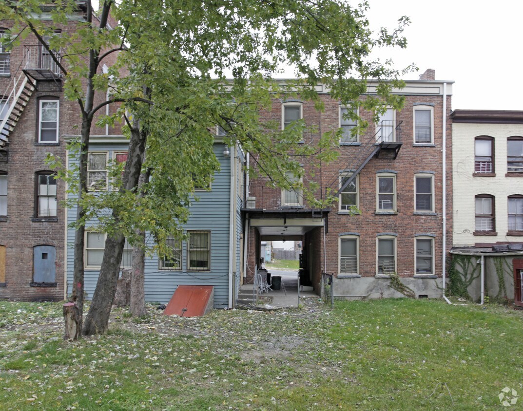 Building Photo - 155-159 Ann St