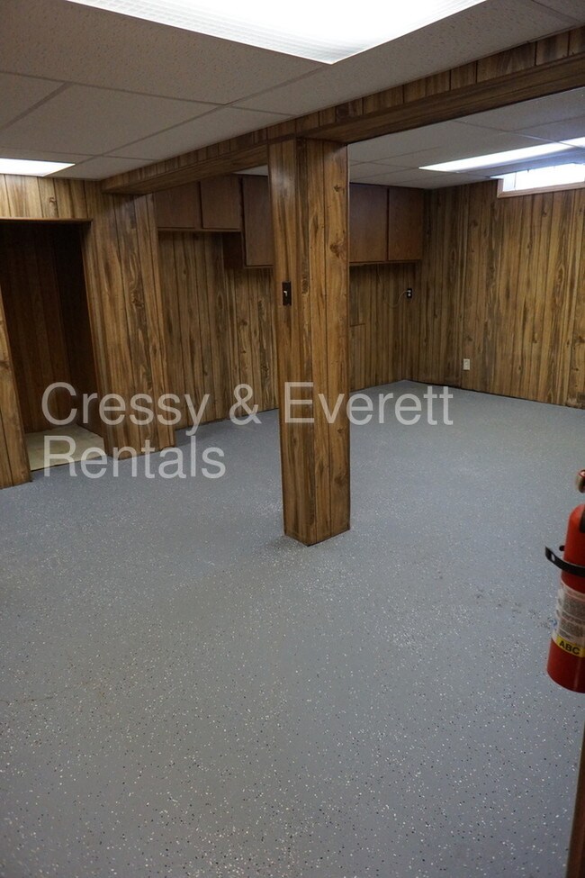 Building Photo - 16448 Ireland Rd