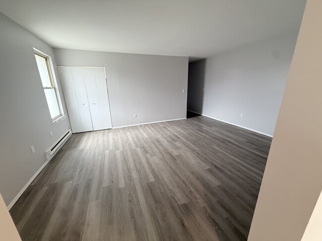 Building Photo - 6 Clyde St