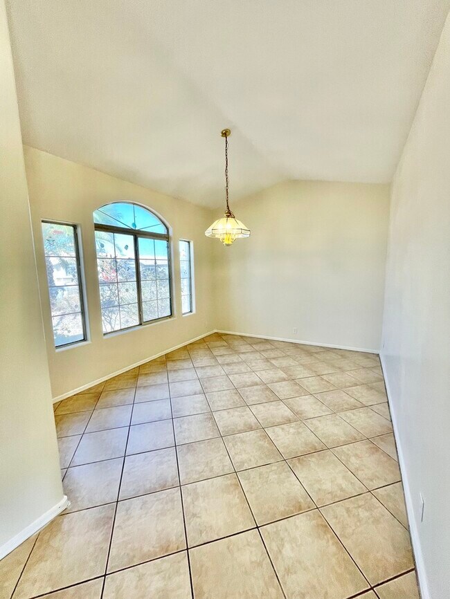 Building Photo - 8755 W Las Palmaritas Dr