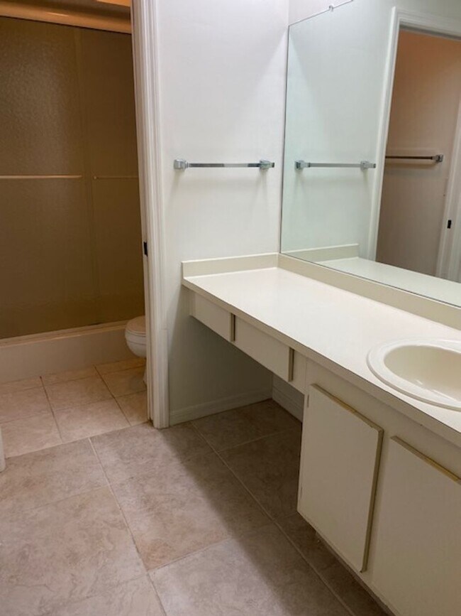 Foto del edificio - 2 Bedroom 2 Bathroom 2nd floor condo in Cross Creek Golf Community