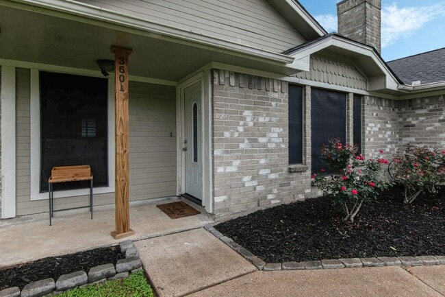 Building Photo - 3601 Clover Ln