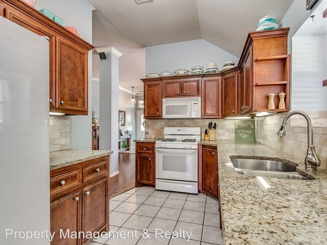 Building Photo - 1801 Del Simmons Dr