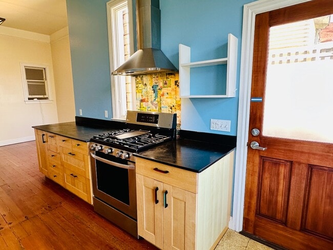 Kitchen - 1135 Treat Ave