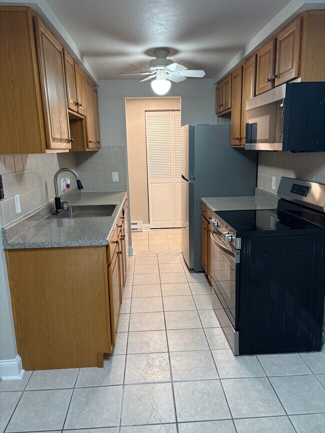 Building Photo - 219 Watertree Dr