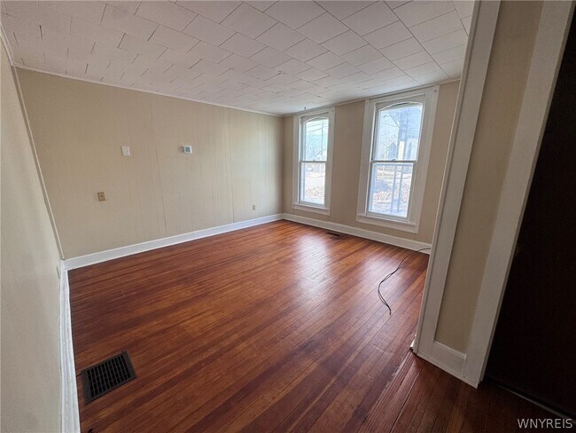 Foto del edificio - 10761 Main St