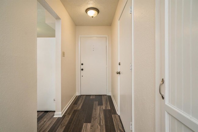 Building Photo - 2618 N Brompton Dr