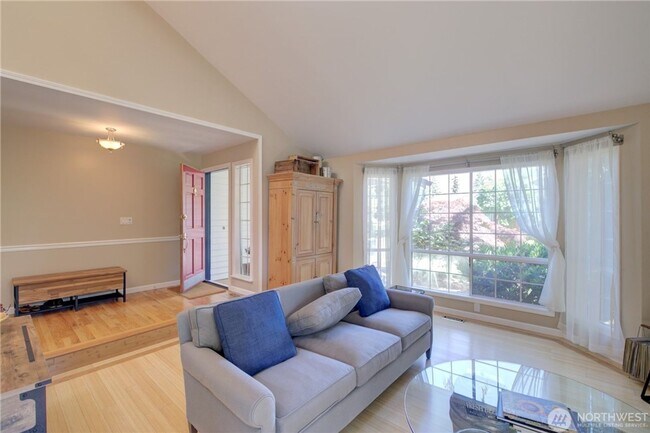 Building Photo - 4bd/3.5ba Redmond Home