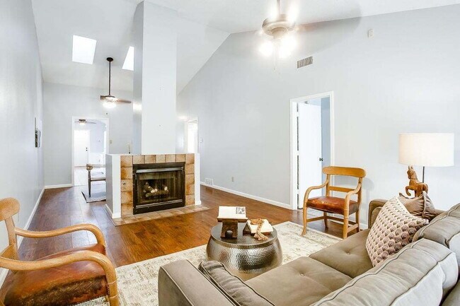 Foto del edificio - Charming Townhome on a Quiet Cul-de-Sac